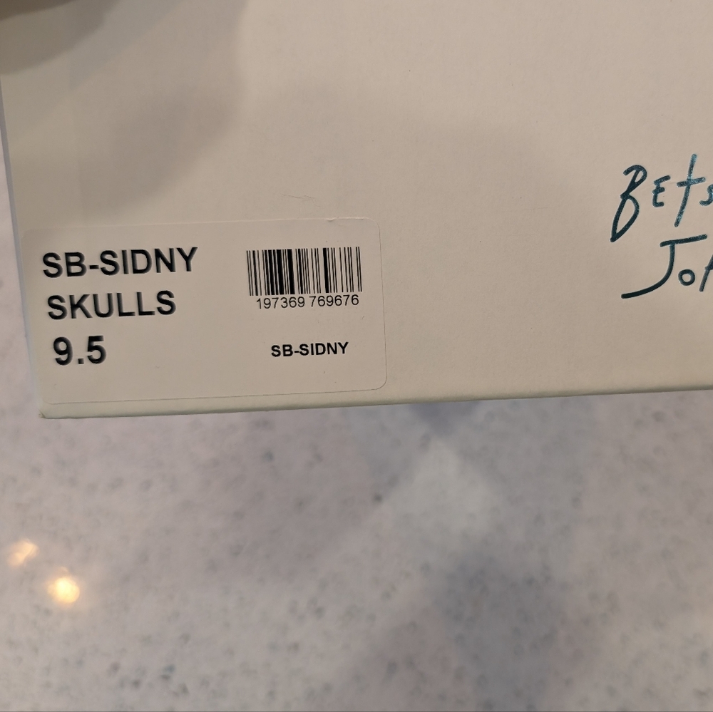 Betsey Johnson Sydney skulls shoes 9.5 - Picture 3 of 3